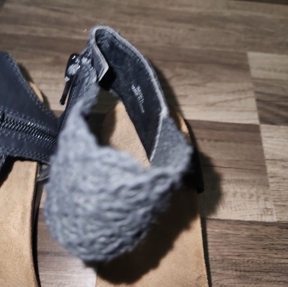 LUCKY Brand Black Crochet Ankle Wrap Wedges Size 8M - Picture 4 of 6